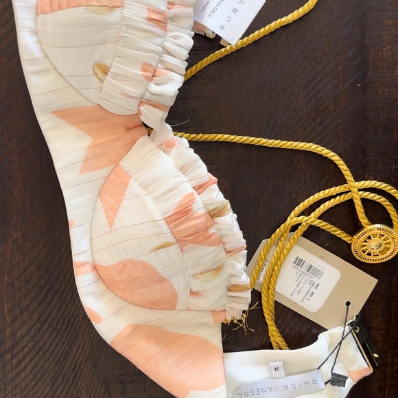 silk set by Designer Raisa & Vanessa - Picture 3 of 6